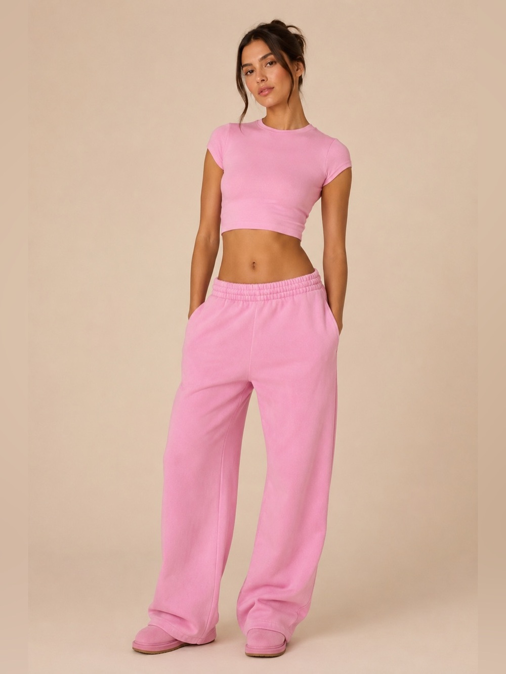 NWT RARE SKIMS BUBBLEGUM BOYFRIEND FLEECE PANTS SOLD OUT ONLINE
SIZE MEDIUM